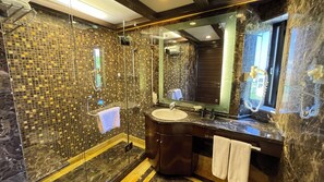Presidential Suite | Bathroom | Separate tub and shower, designer toiletries, hair dryer, bathrobes - Lahoya Suites (Beirut)