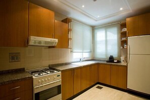 Full-sized fridge, microwave, oven, coffee/tea maker - Lahoya Homes (Beirut)