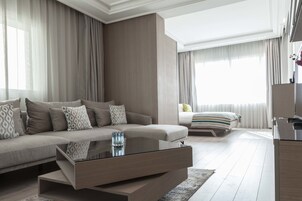 Junior-Suite | Zimmersafe, Schreibtisch, Bügeleisen/Bügelbrett, Zustellbetten