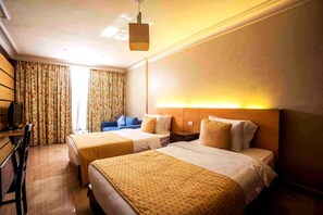 Minibar, in-room safe, desk, free WiFi -  Lahoya Beirut (Beirut)