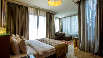 Minibar, caja de seguridad en la habitación, escritorio y wifi gratis