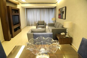 Suite (Diplomatic) | Oppholdsområde | Flatskjerm-TV og DVD-spiller