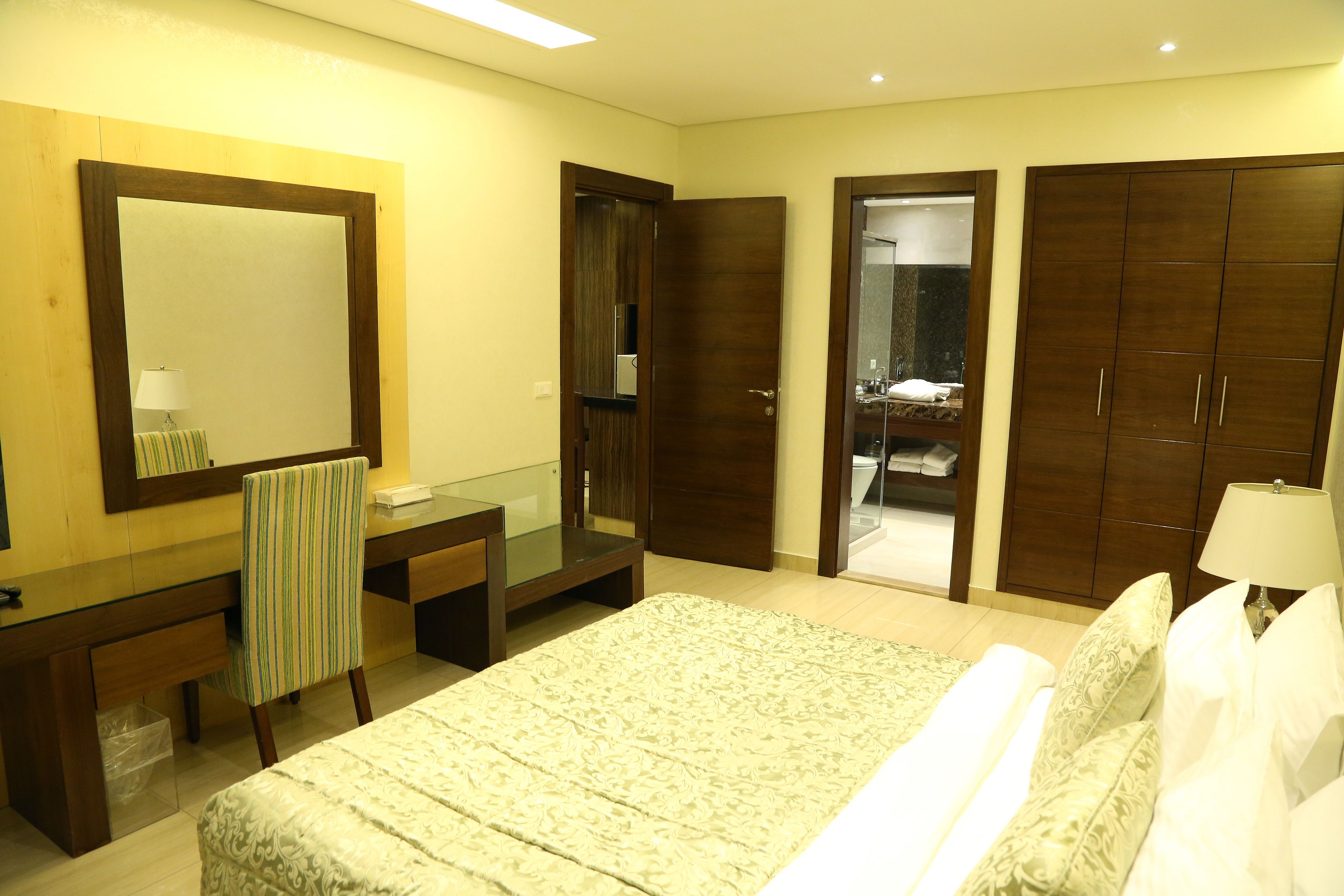 Suite Eksekutif | Brankas, tempat tidur lipat/tambahan, dan Wi-Fi (biaya tambahan)
