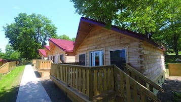 Premium Cabin, 2 Bedrooms, Kitchen, Lake View | Terrace/patio