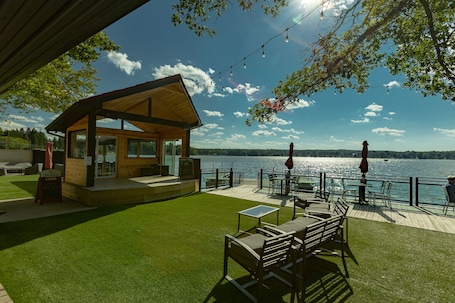 Restaurant. Edinboro Lake Resort Cabins