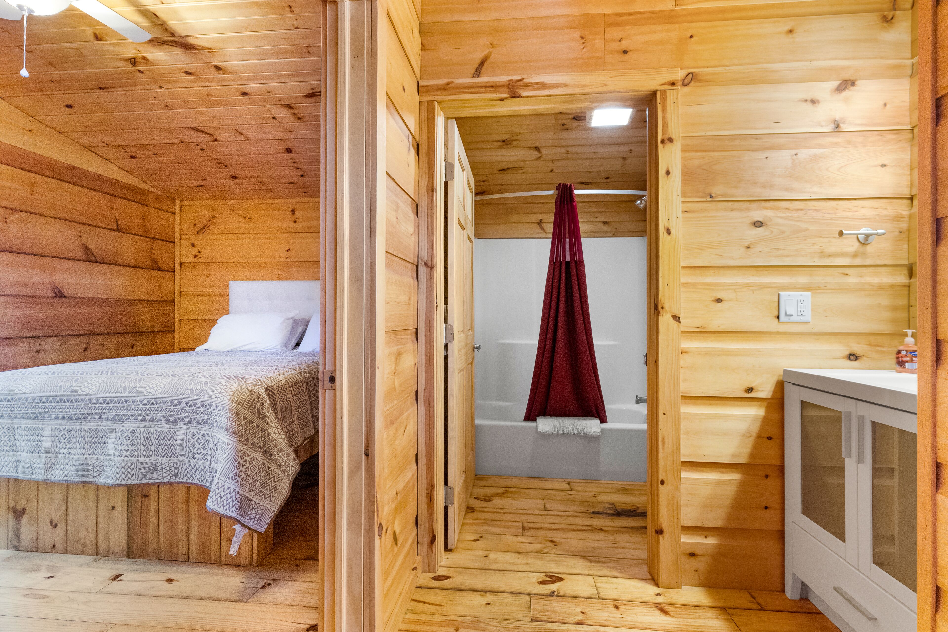 Premium Cabin, 1 Bedroom, Balcony, Lakeside