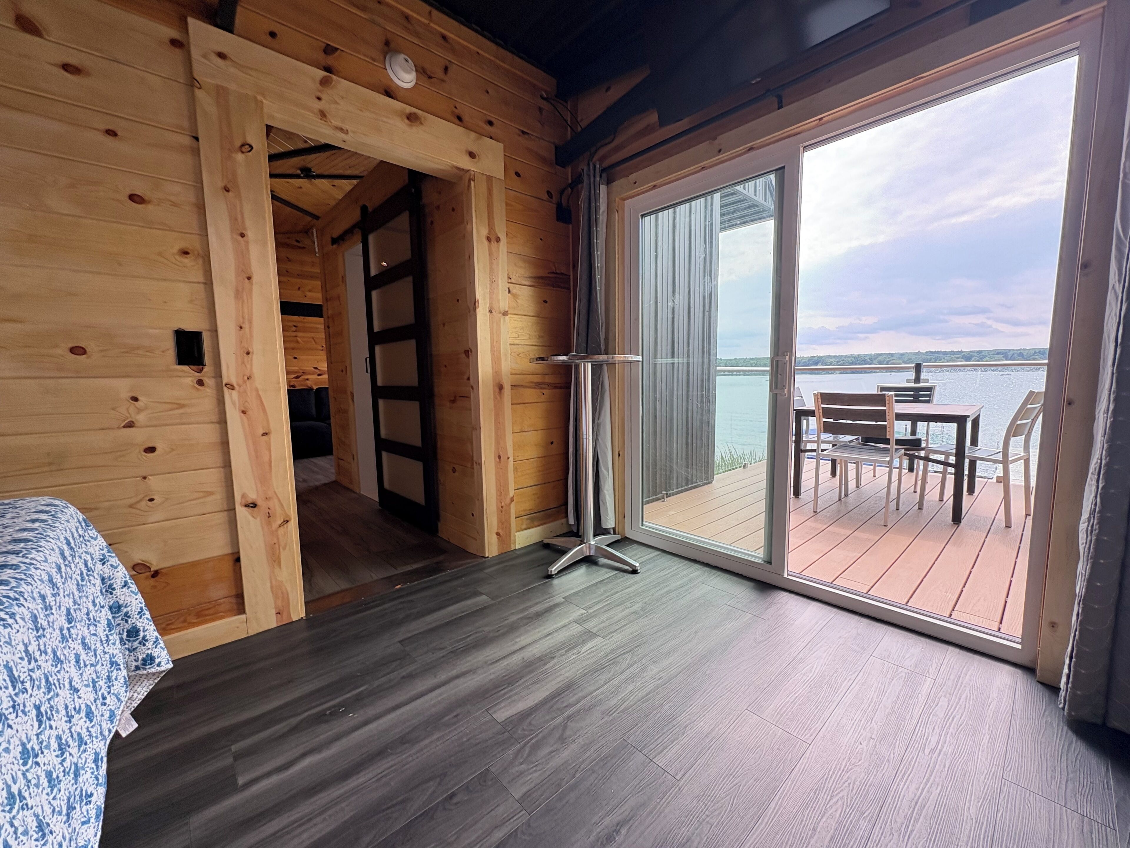 Luxury-Baumhaus, Seeseite