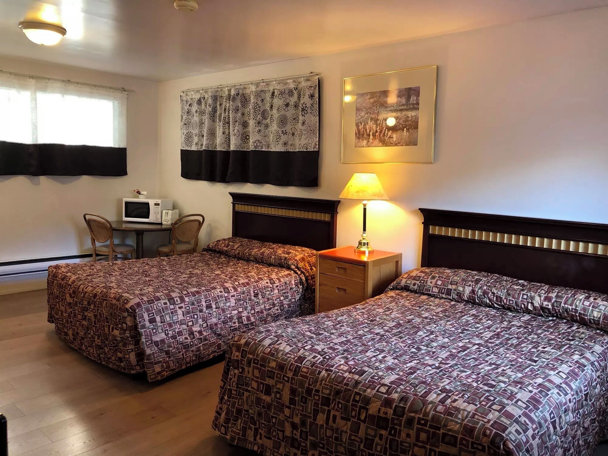 Deluxe Room, 2 Double Beds, Kitchenette | Free WiFi, bed sheets