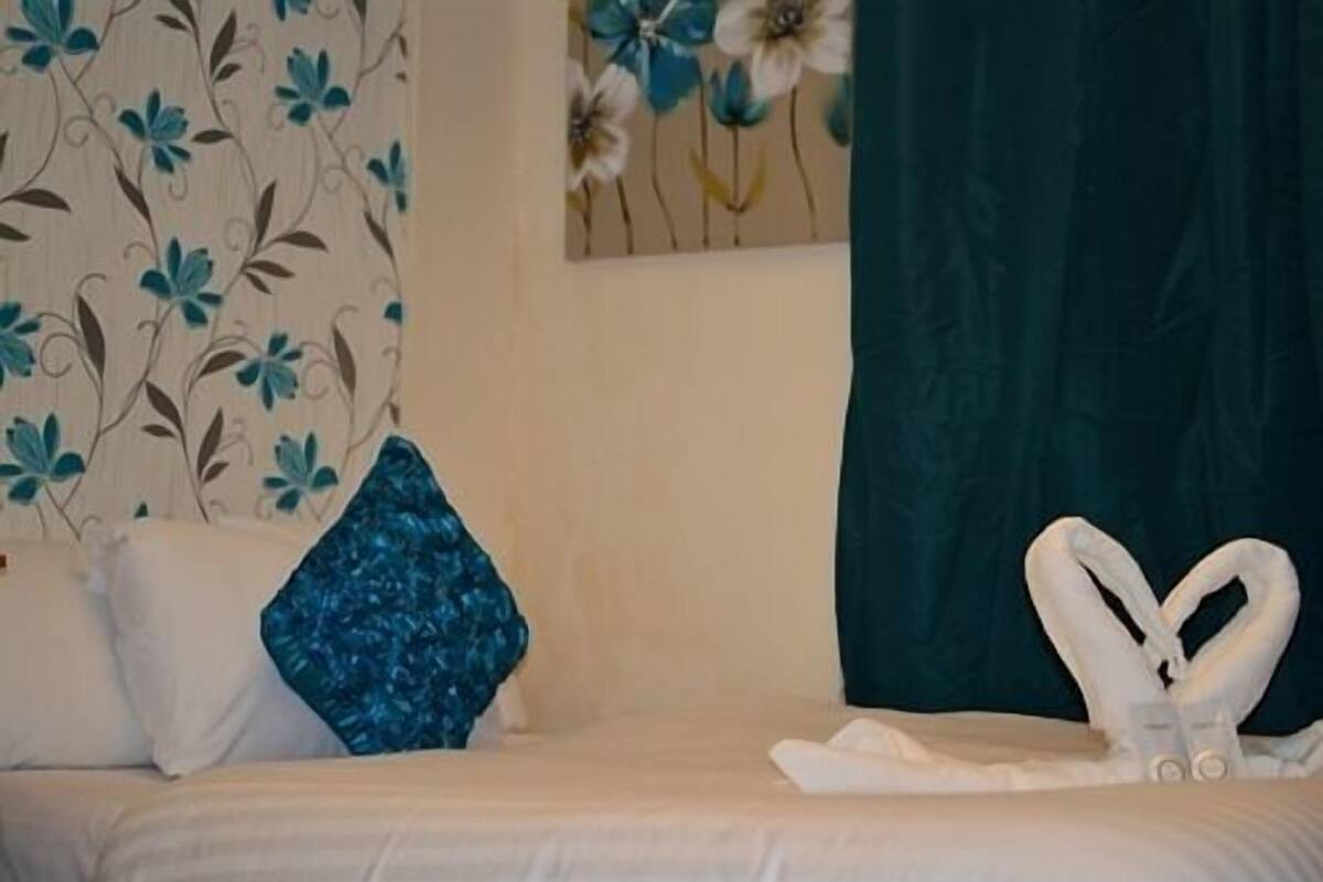 Economy Triple Room, Ensuite