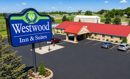 Front of property. Westwood Inn & Suites Kimball I 90