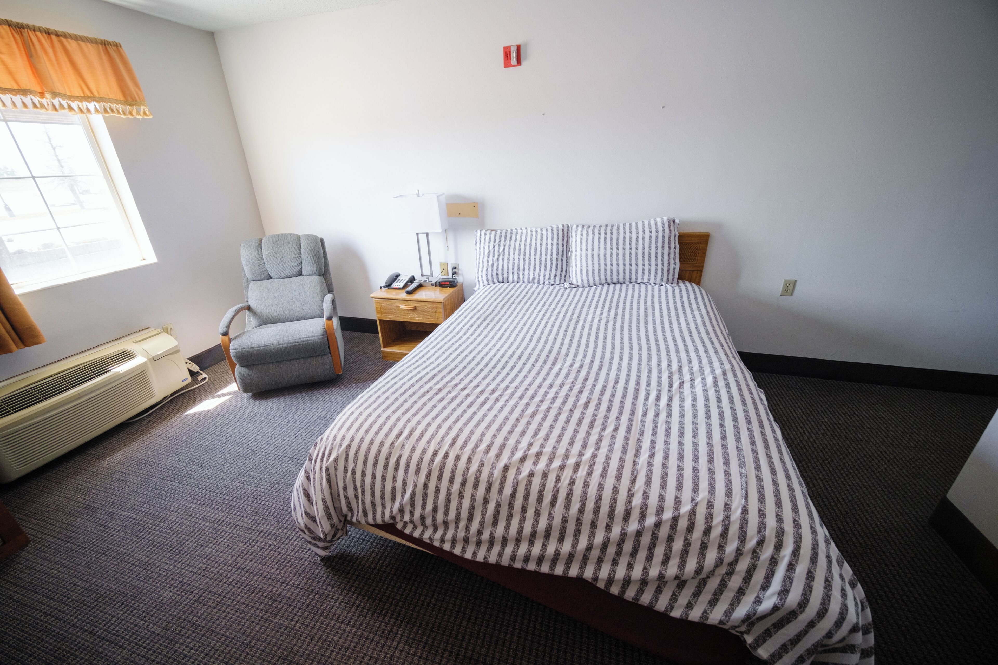 Standard Room, 1 Queen Bed, Accessible