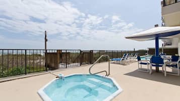Bathtub spa outdoor