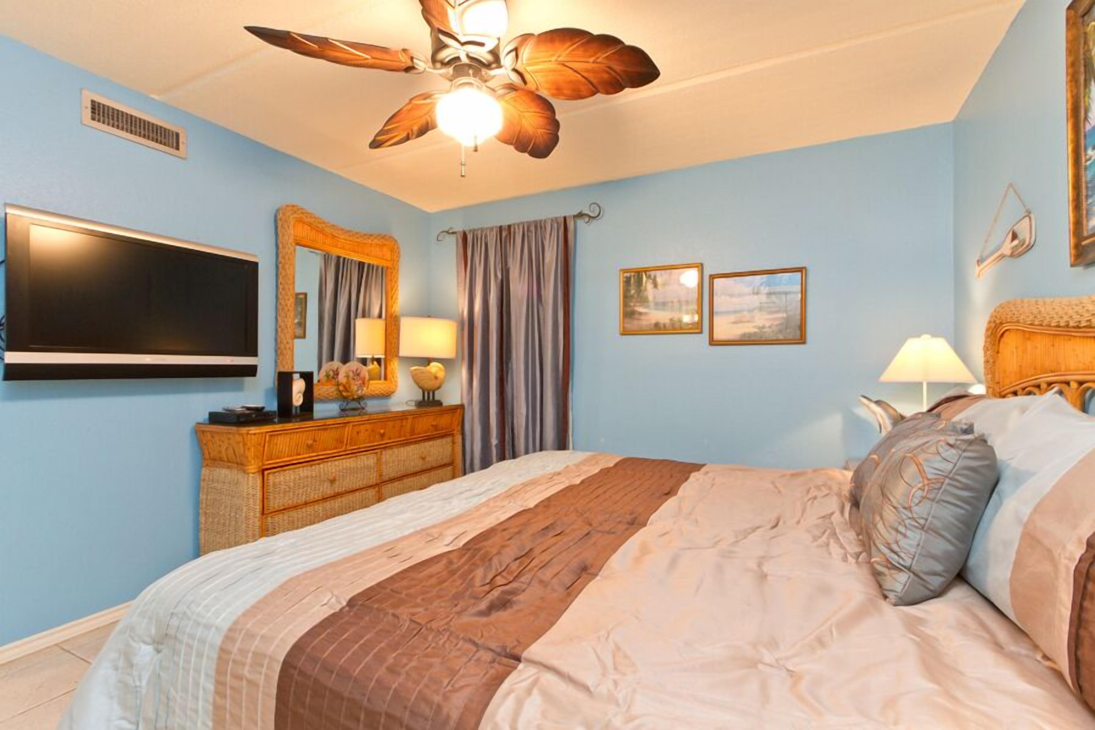 Deluxe Condo, 2 Bedrooms, 2 Bathrooms, Beach View (#2) | 2 bedrooms, desk, laptop workspace, free WiFi