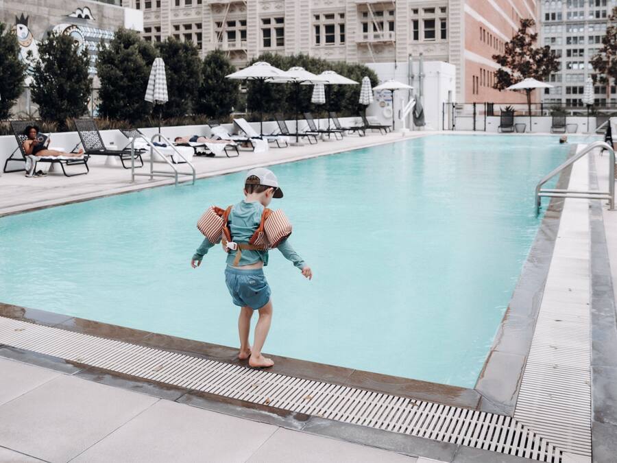 Outdoor pool, open 7 AM to 10 PM, free cabanas, sun loungers