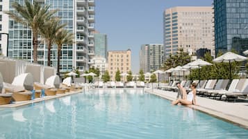 Outdoor pool, free pool cabanas, pool loungers