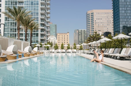 Outdoor pool, open 7 AM to 10 PM, free cabanas, sun loungers