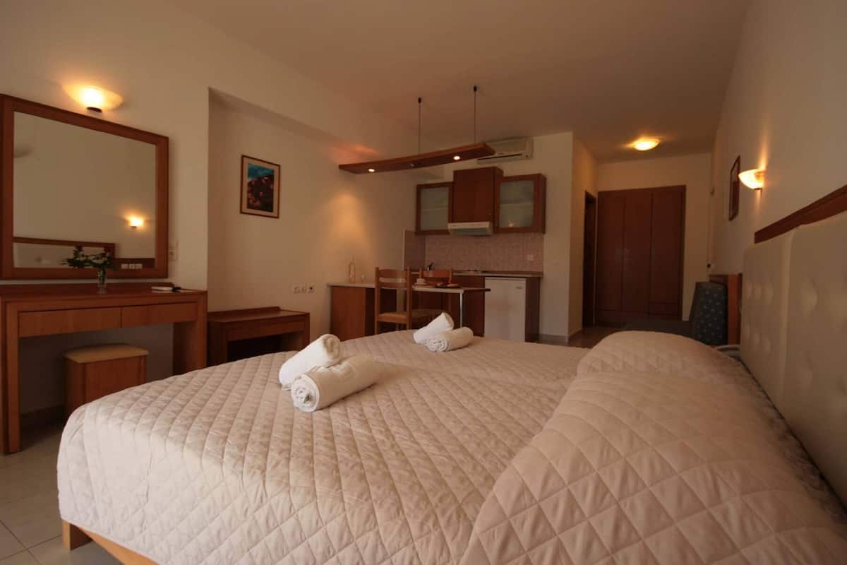 1 bedroom, in-room safe, desk, soundproofing