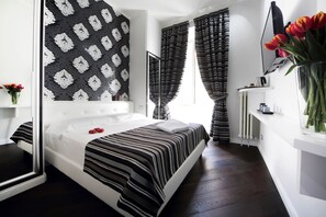 高级双人房 | 高档床上用品、迷你吧、客房内保险箱、婴儿床