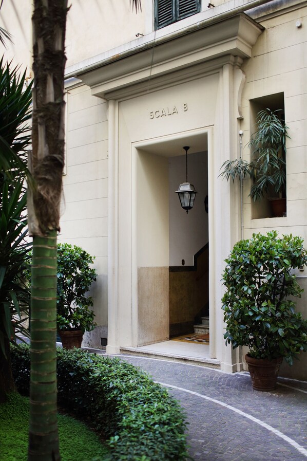 华丽双人房 | 高档床上用品、迷你吧、客房内保险箱、婴儿床