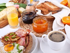 Comida y bebida
