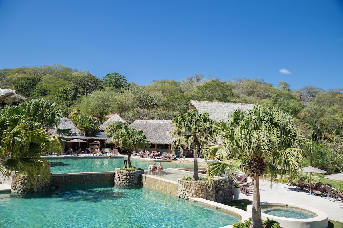 2 outdoor pools, open 7:00 AM to 7:00 PM, free cabanas - Secrets Papagayo - Adults Only - All inclusive (Sardinal)