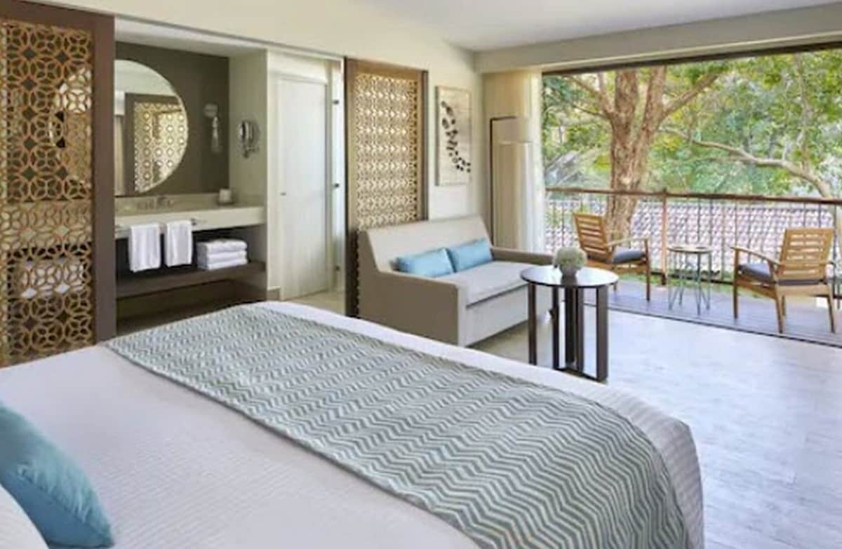 Premium bedding, down comforters, individually decorated, desk - Secrets Papagayo - Adults Only - All inclusive (Sardinal)