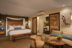 Preferred Club Bungalow Suite King Ocean Front View | 2 bedrooms, premium bedding, down comforters, individually decorated