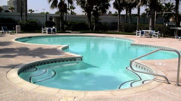 Indoor pool, 2 outdoor pools