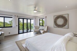 Chambre Deluxe, 1 très grand lit, vue piscine | Vue de la chambre