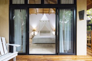 Bungalow, 1 King Bed, Garden View | Premium bedding, in-room safe, individually furnished, free WiFi