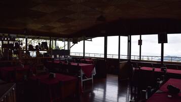 Tempat makan keluarga