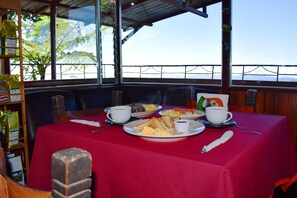 Tägliches inbegriffenes kontinentales Frühstück