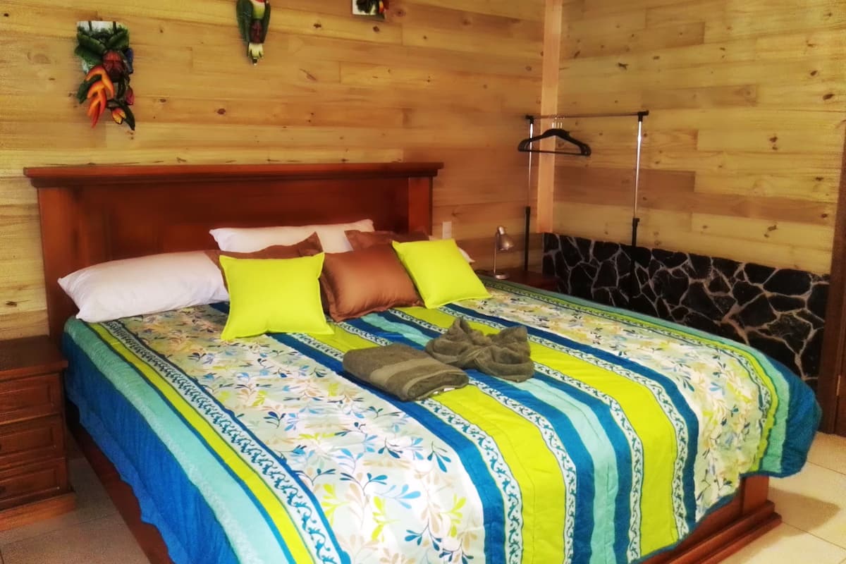 Bangalô luxo, vista para a cidade | Wi-Fi de cortesia, roupa de cama