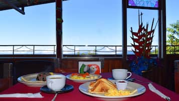 Breakfast, lunch, dinner served; Regional cuisine