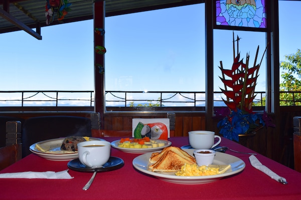 Breakfast, lunch, dinner served; Regional cuisine