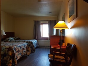 Habitación doble estándar, 2 camas matrimoniales | Wifi gratis