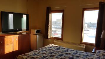 Standard Room, 1 Queen Bed | Free WiFi