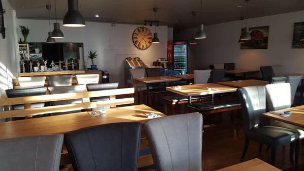 Breakfast, lunch and dinner served