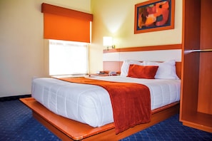 Enkeltrom – executive, 1 queensize-seng | Sengetøy av topp kvalitet, skrivebord og strykejern/-brett