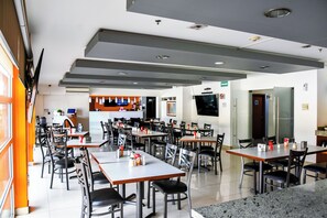 Frokost, lunsj og middag serveres, regionale retter 