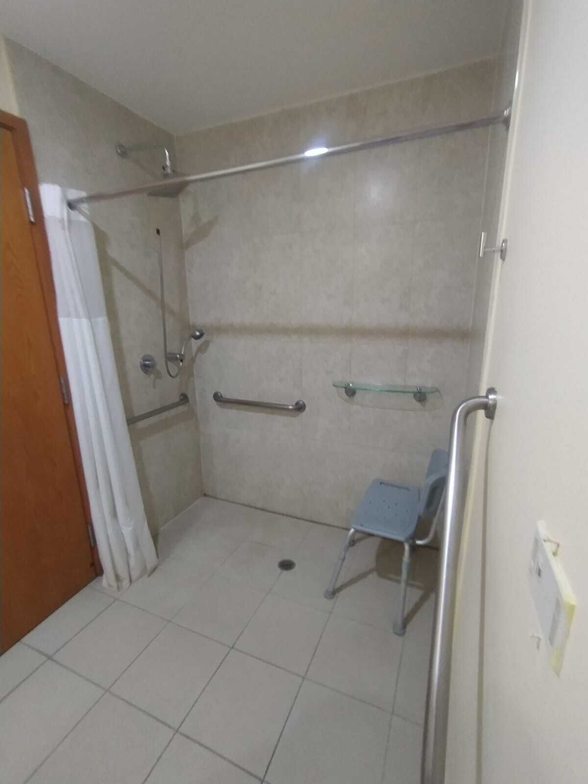 executive single room, 1 queen bed, accessible | bathroom shower