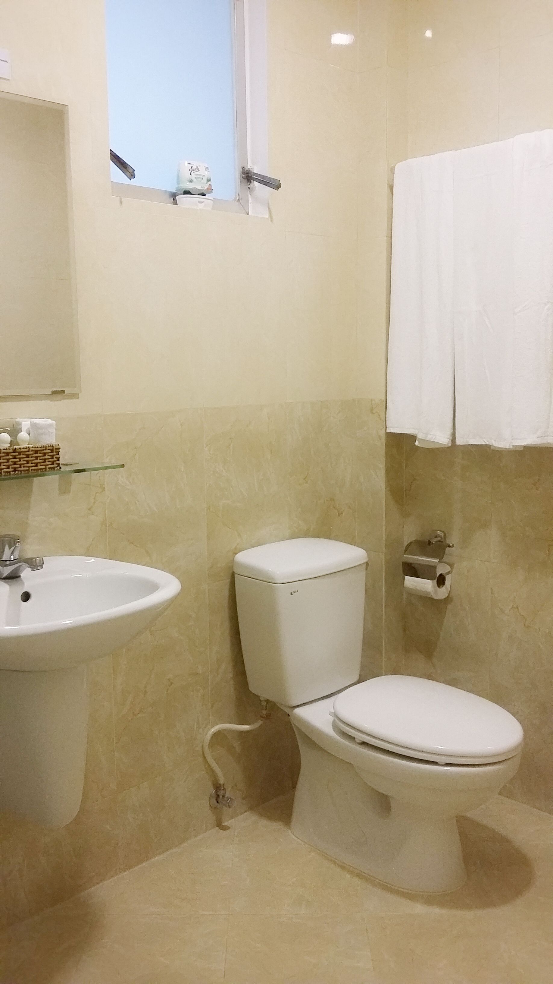 triple room | bathroom | shower, towels