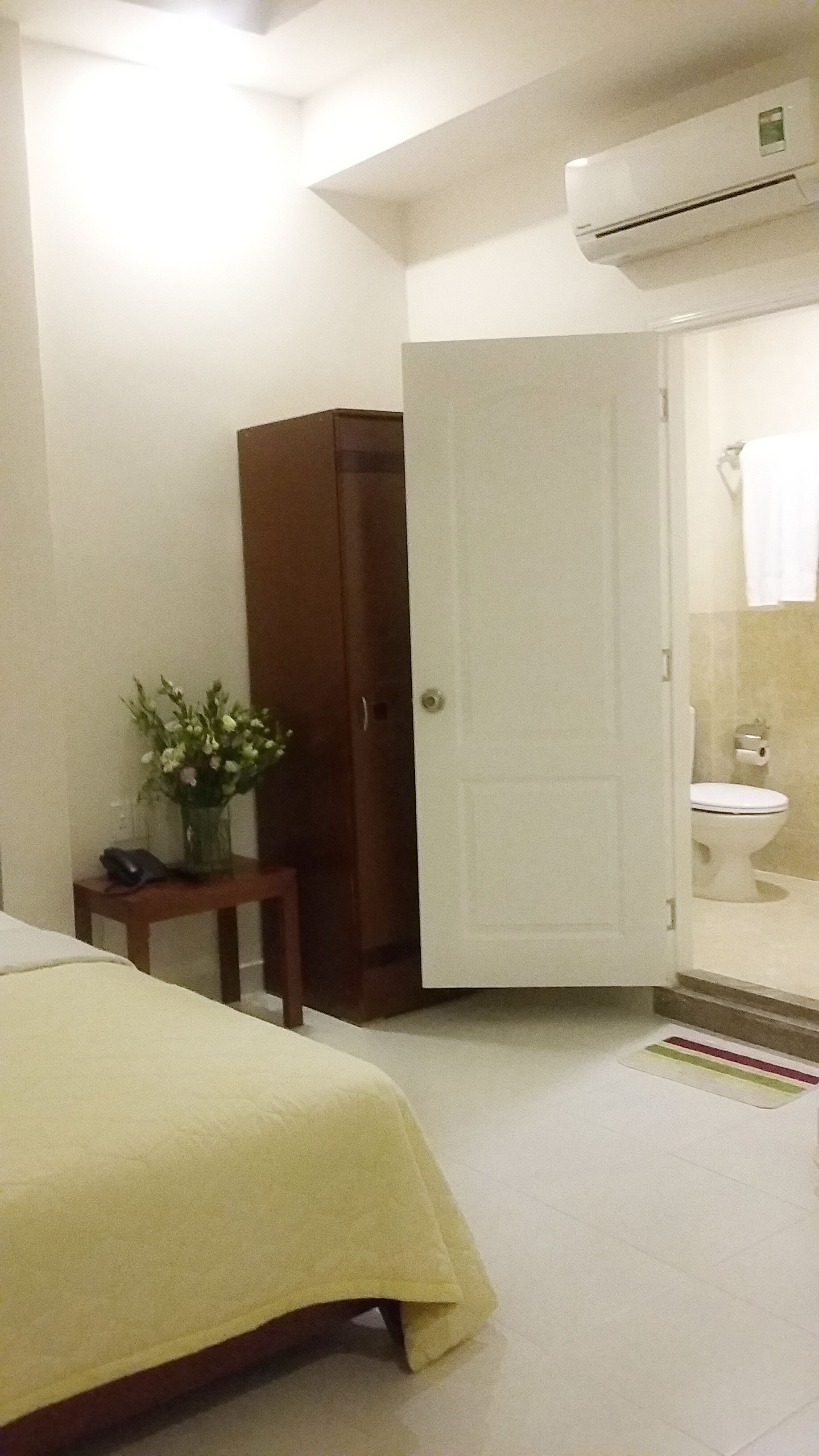 standard double room (small window) | in-room safe, free wifi, bed sheets