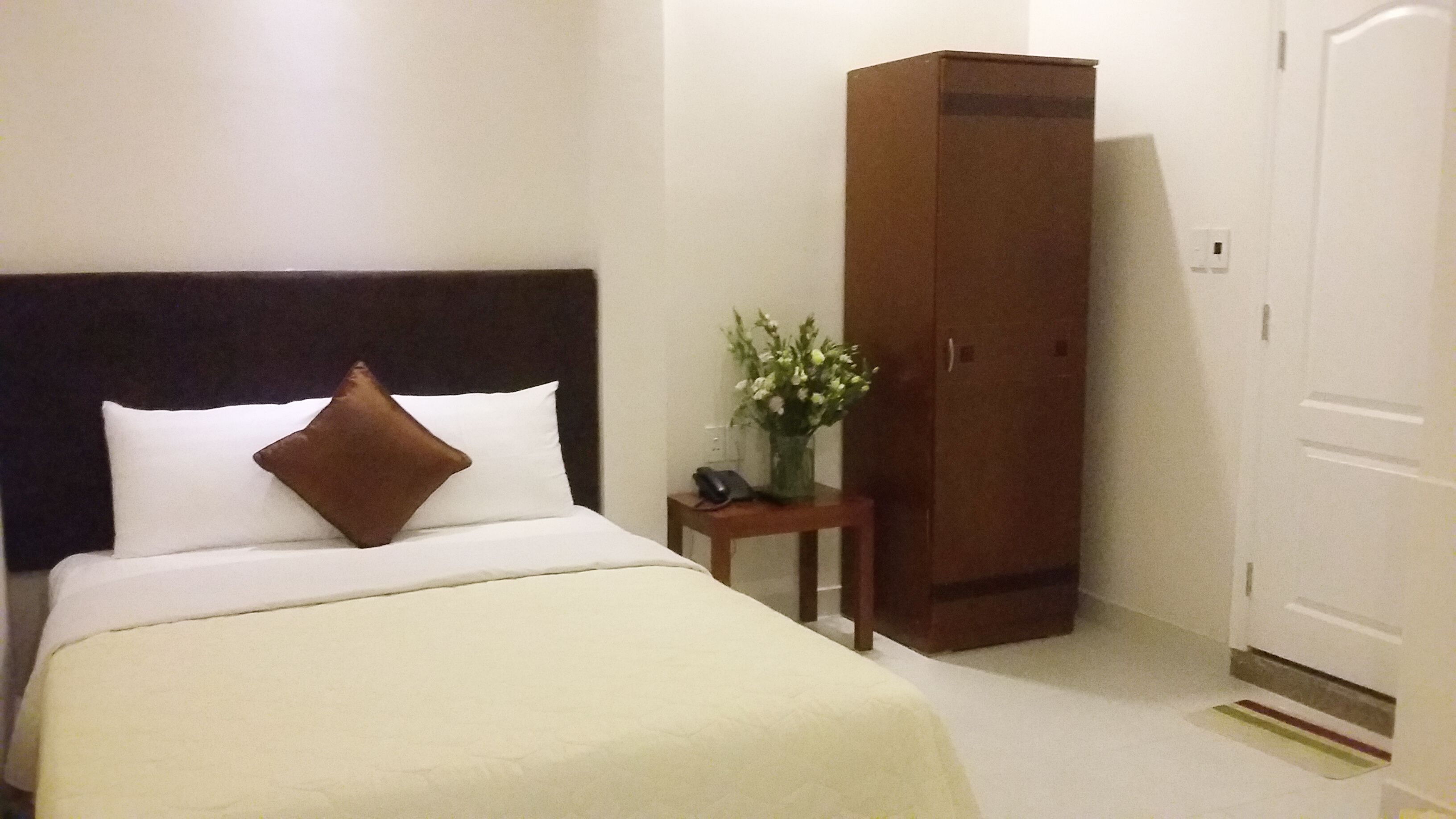 standard double room (small window) | in-room safe, free wifi, bed sheets