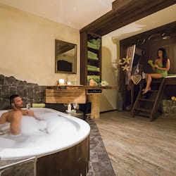 Couples treatment room(s), sauna, hot tub, steam room, body treatments