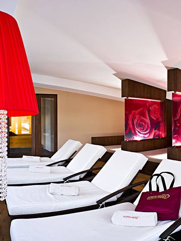 Couples treatment room(s), sauna, hot tub, steam room, body treatments