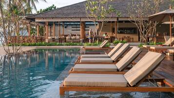 Outdoor pool, open 8:00 AM to 7:00 PM, pool loungers