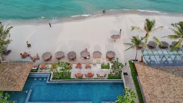 Outdoor pool, open 8:00 AM to 7:00 PM, pool loungers