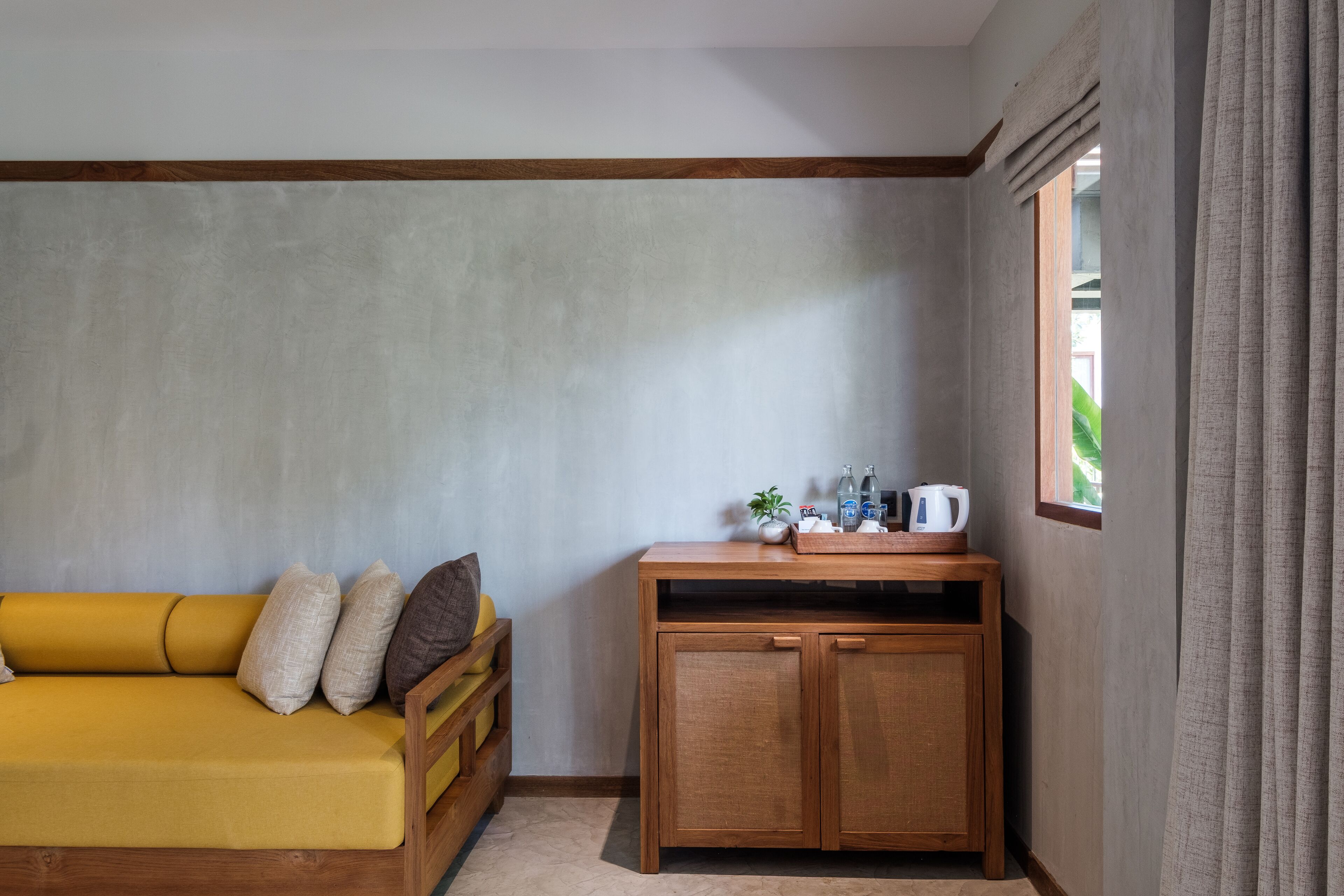 premium room | minibar, in-room safe, desk, iron/ironing board