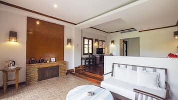 Superior Suite | Desk, free WiFi, bed sheets